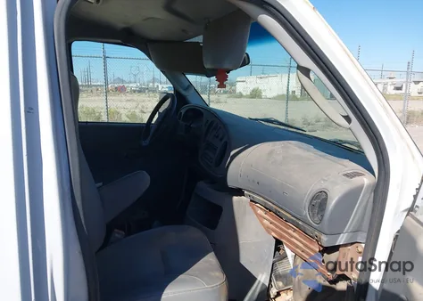 2005 Ford E-150 Commercial/Recreational z USA, uszkodzony, nr VIN 1FTRE14W35HB18761